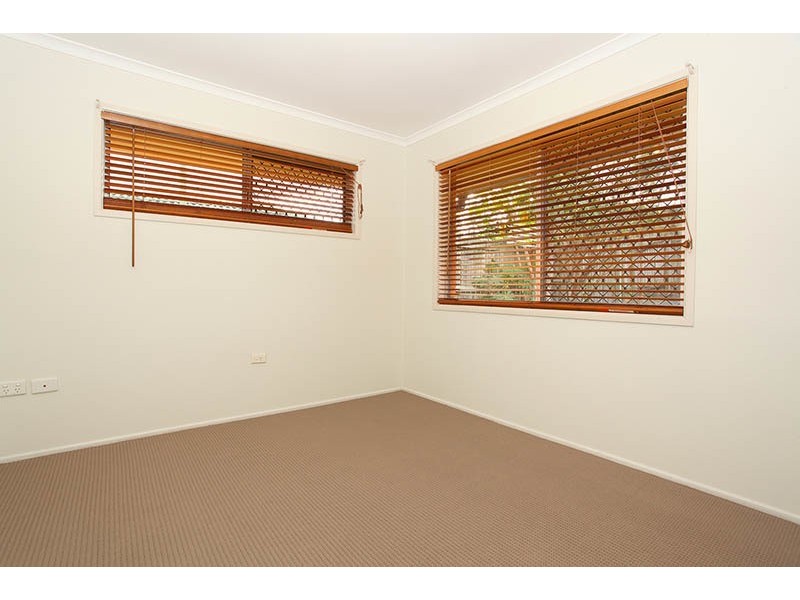 8 JARDINE DRIVE, Springwood QLD 4127