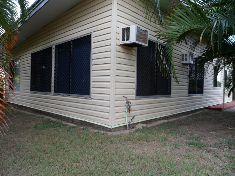 33 Nott Street, Moura QLD 4718