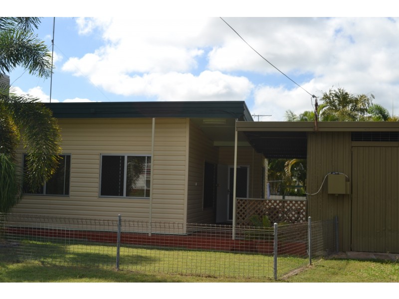 33 Nott Street, Moura QLD 4718