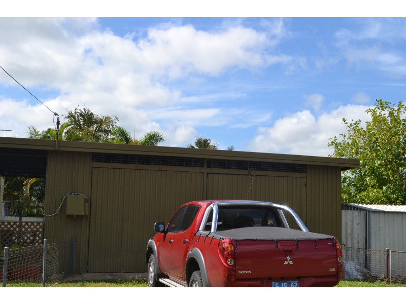 33 Nott Street, Moura QLD 4718
