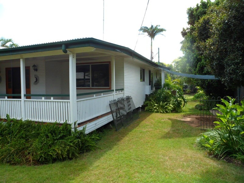 1 Jules Street, Moura QLD 4718