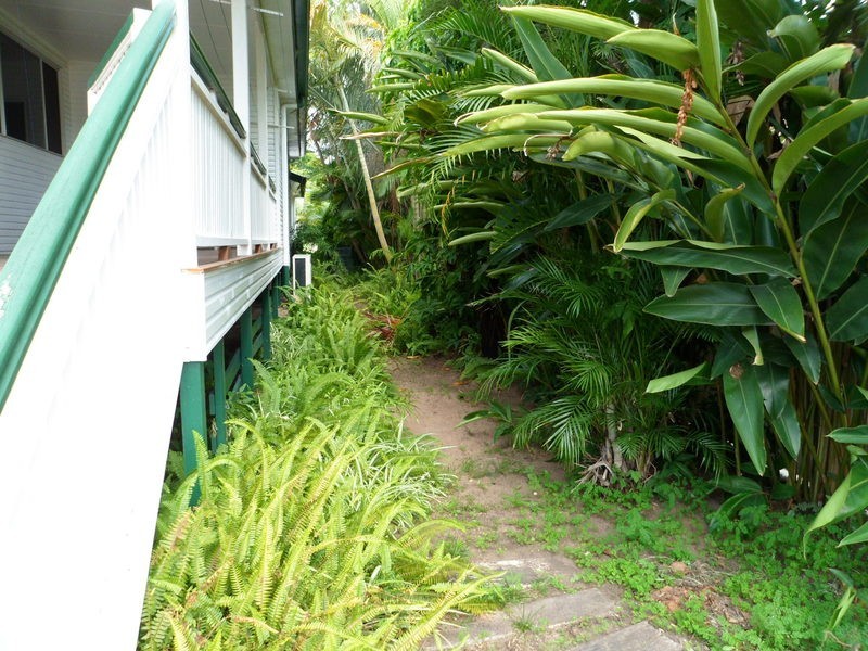 1 Jules Street, Moura QLD 4718