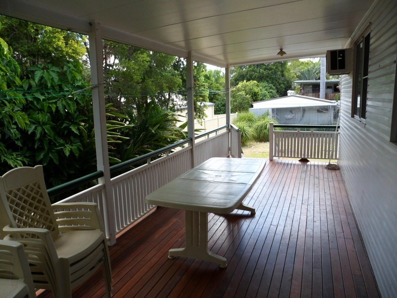 1 Jules Street, Moura QLD 4718