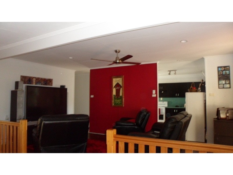 1 Jules Street, Moura QLD 4718