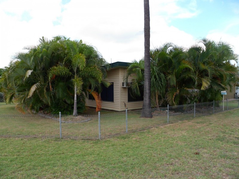 33 Nott Street, Moura QLD 4718