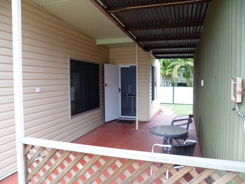 33 Nott Street, Moura QLD 4718