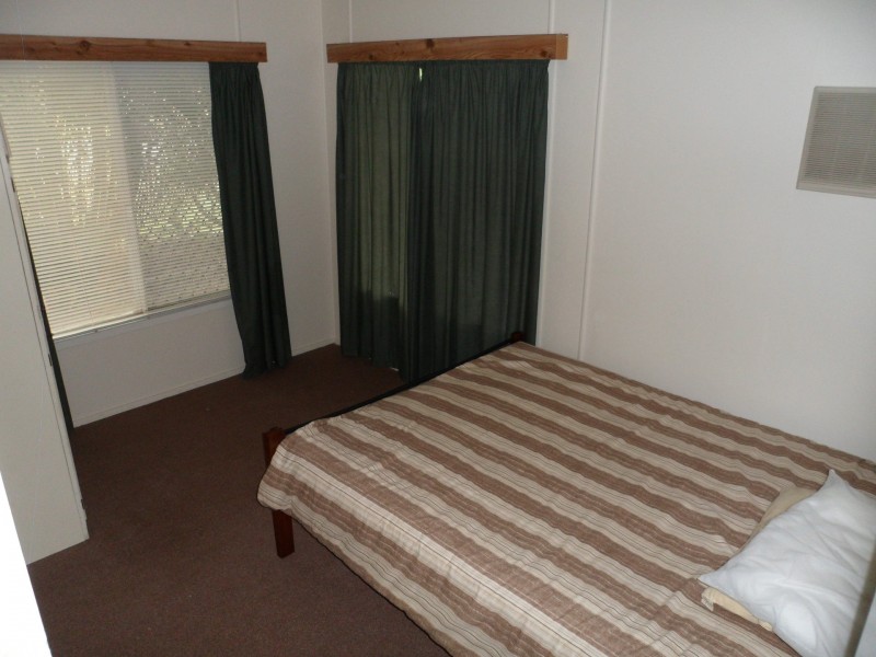 33 Nott Street, Moura QLD 4718