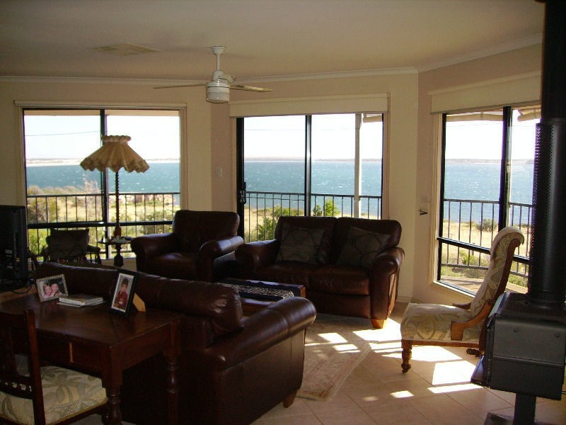 10 Seaview Road, Perlubie SA 5680