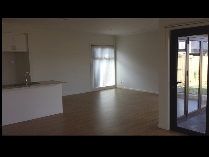 27 Daybreak Vista, Mickleham VIC 3064