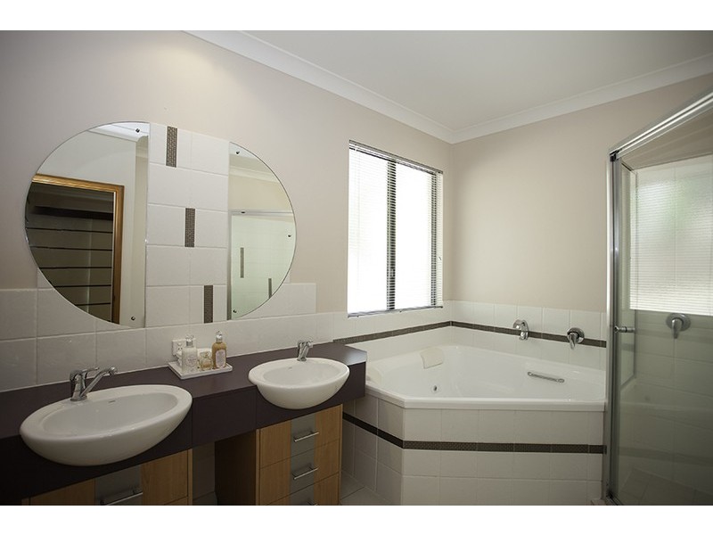 10 Clearvista Crescent, Mount Pleasant QLD 4740