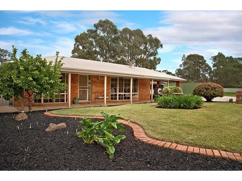 2 Windsor Court, Kangaroo Flat VIC 3555