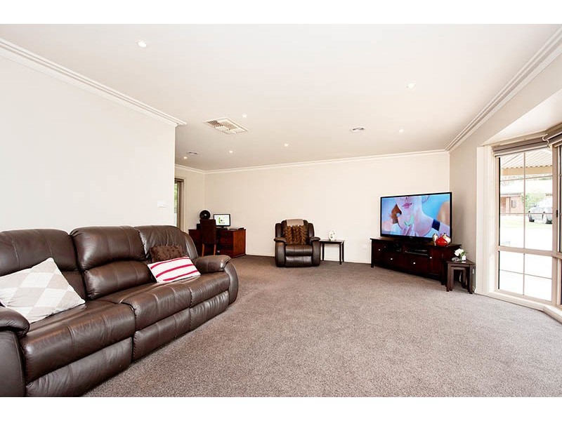 2 Windsor Court, Kangaroo Flat VIC 3555