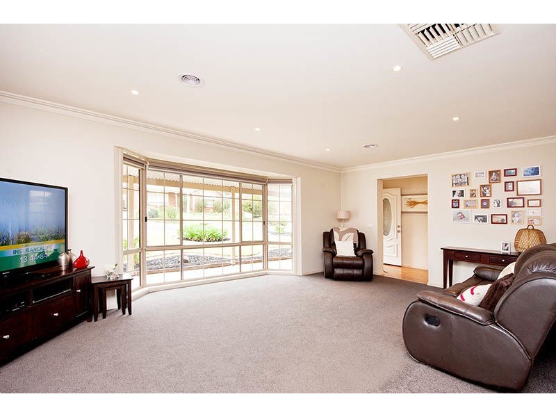 2 Windsor Court, Kangaroo Flat VIC 3555