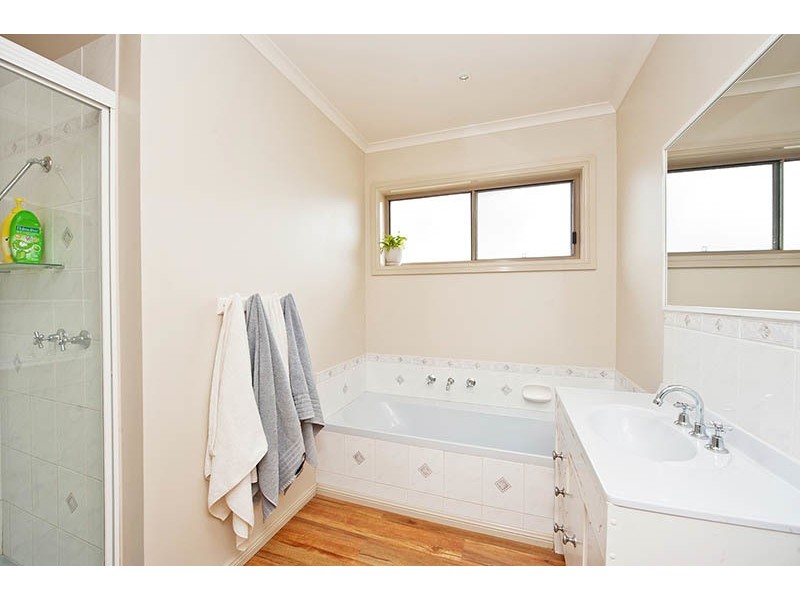 2 Windsor Court, Kangaroo Flat VIC 3555