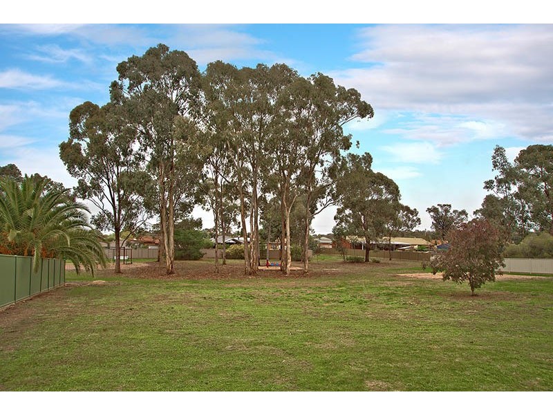 2 Windsor Court, Kangaroo Flat VIC 3555