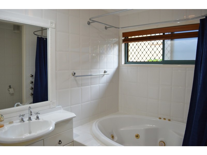 174 Ashmore Road, Benowa QLD 4217