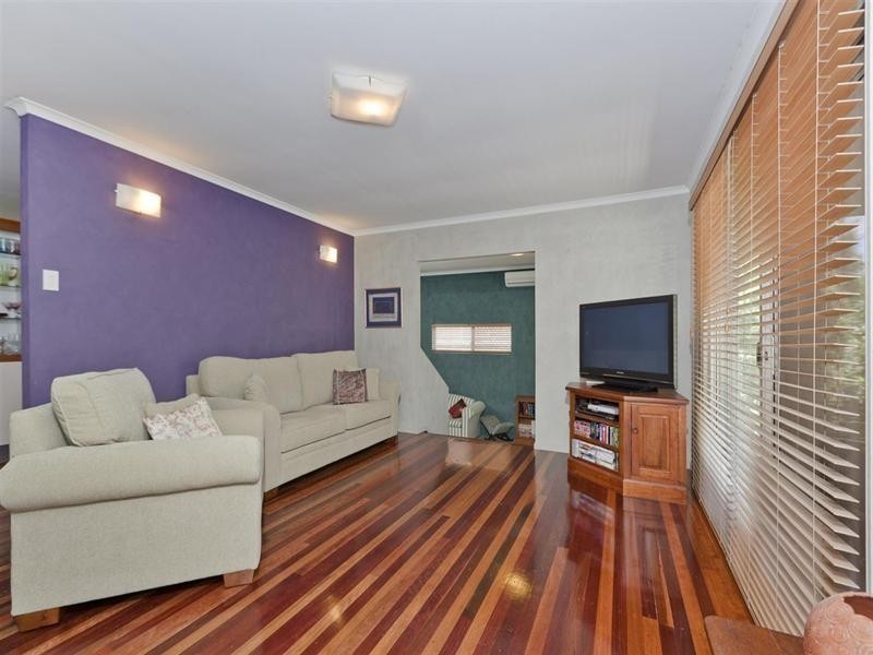 5 Honeysuckle Street, Mansfield QLD 4122