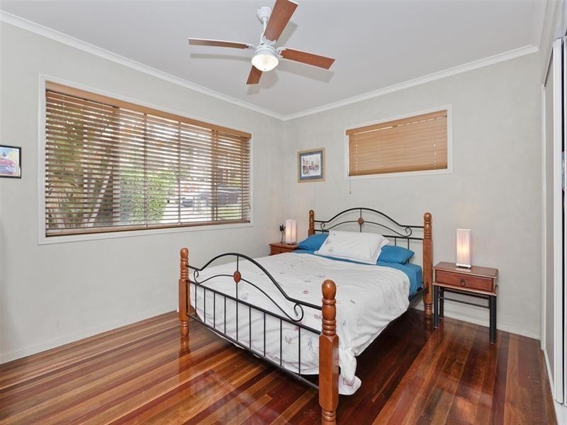 5 Honeysuckle Street, Mansfield QLD 4122