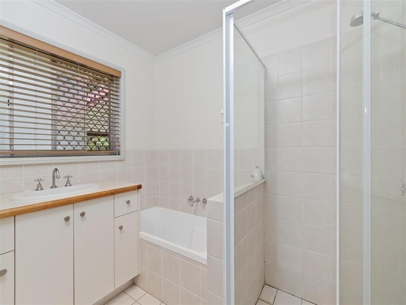 5 Honeysuckle Street, Mansfield QLD 4122