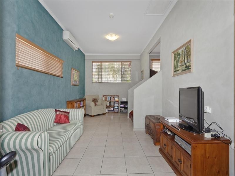 5 Honeysuckle Street, Mansfield QLD 4122