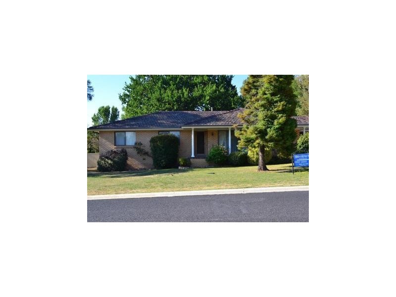 3 Amos Avenue, Blayney NSW 2799