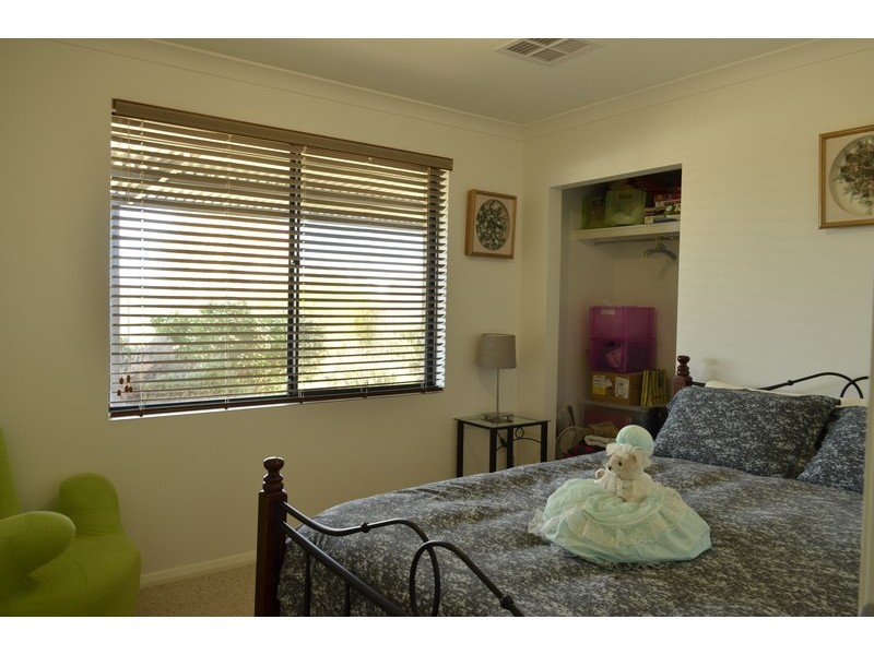 10 Dr Dunlop Grove, Northam WA 6401