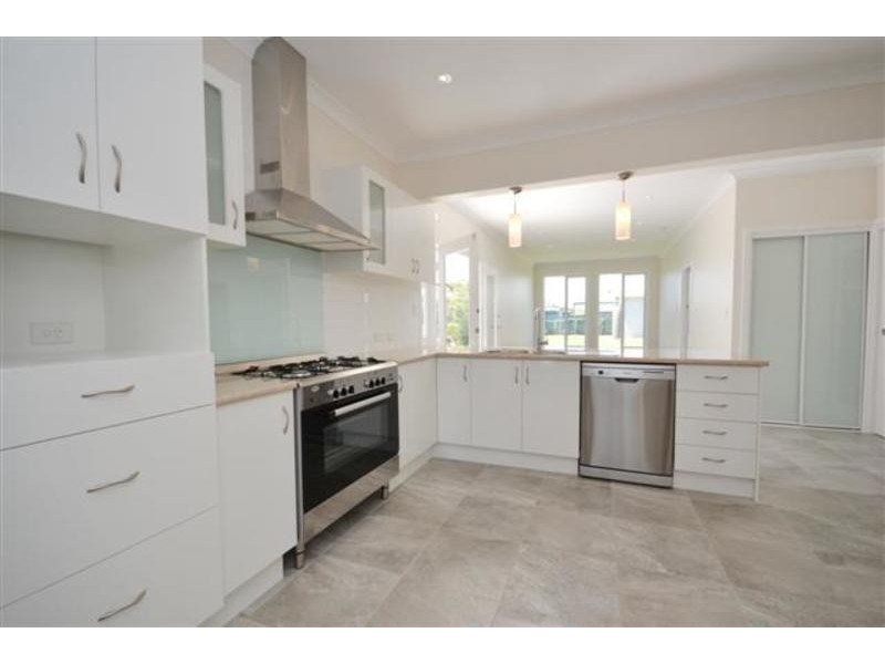 28 Colyer Avenue, Nowra NSW 2541