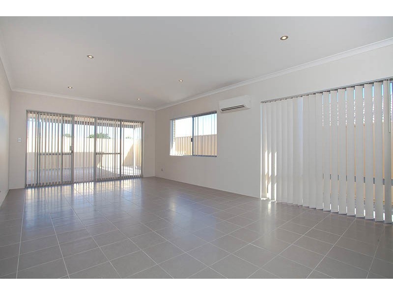 7 Ferrara Way, Girrawheen WA 6064