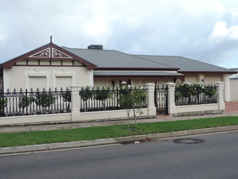 17 Blyth Street, Clearview SA 5085