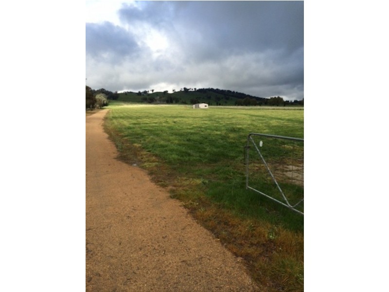 77 Hueske Road, Jindera NSW 2642