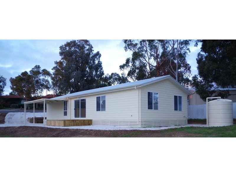 4 Newton Long Court, Clare SA 5453