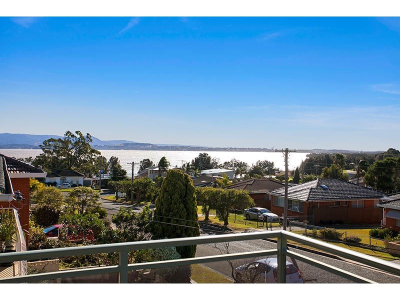 9 Durack Ave, Mount Warrigal NSW 2528