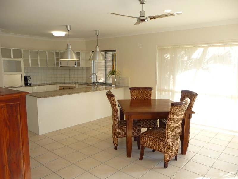39 Gardendale Crescent, Burleigh Waters QLD 4220