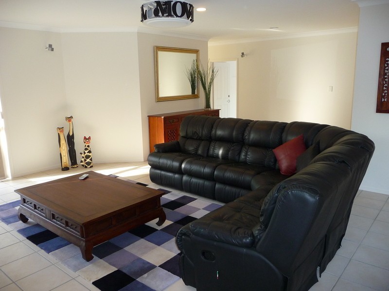 39 Gardendale Crescent, Burleigh Waters QLD 4220