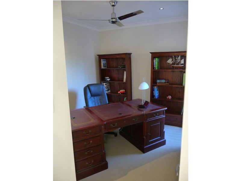 39 Gardendale Crescent, Burleigh Waters QLD 4220