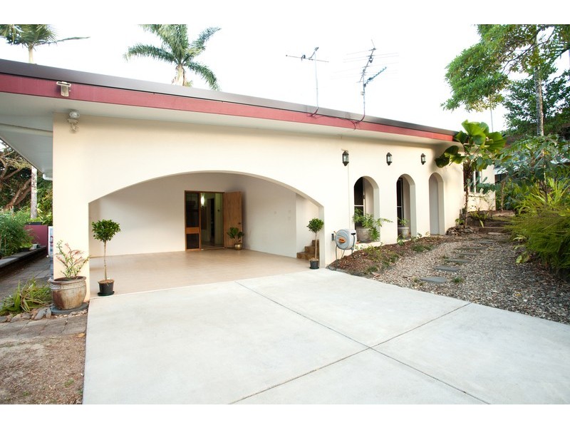 9 View Street, Brinsmead QLD 4870