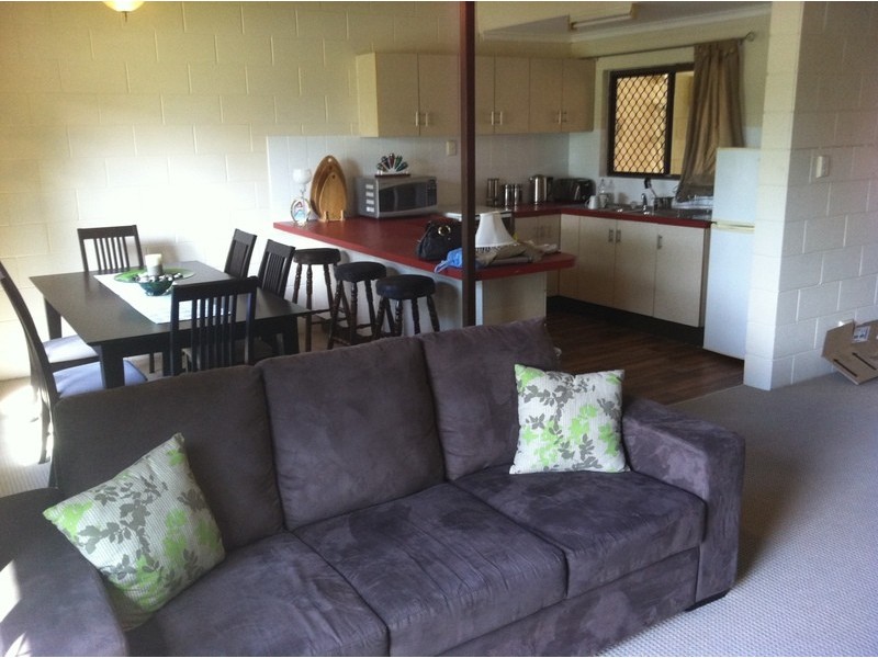 4/84 Queens Road, Hermit Park QLD 4812