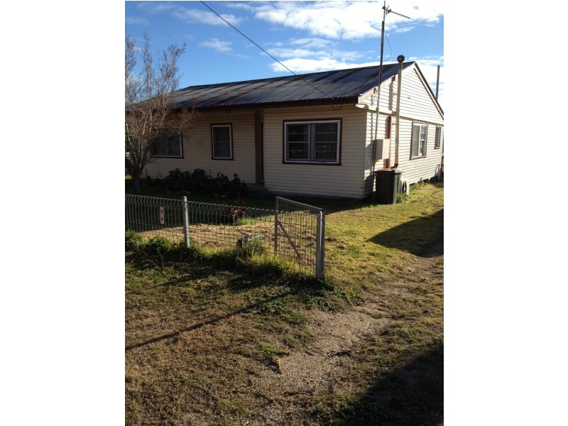 8 Besley Street, Ashford NSW 2361