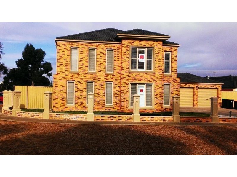 14 Pro Hart Way, Caroline Springs VIC 3023
