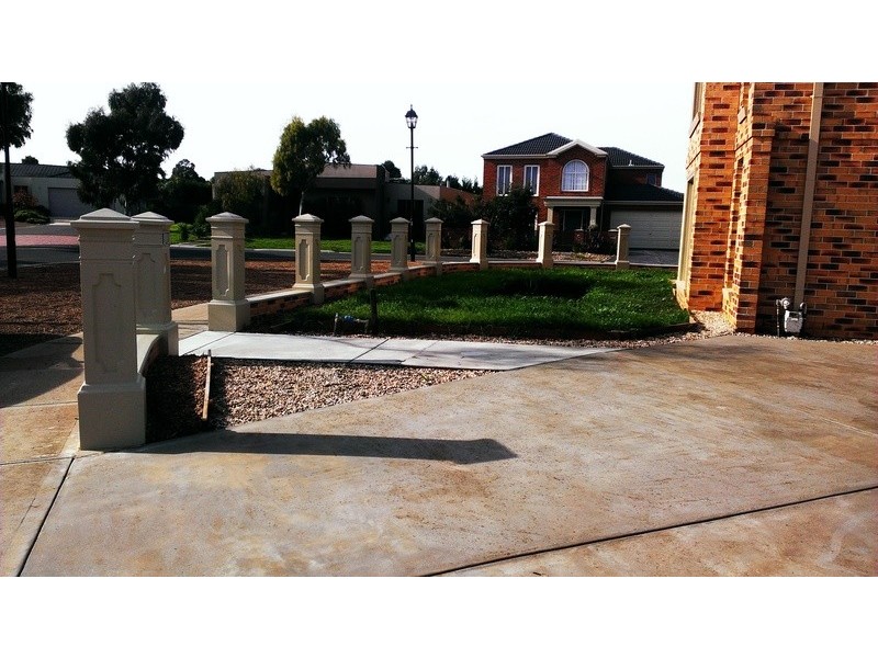 14 Pro Hart Way, Caroline Springs VIC 3023