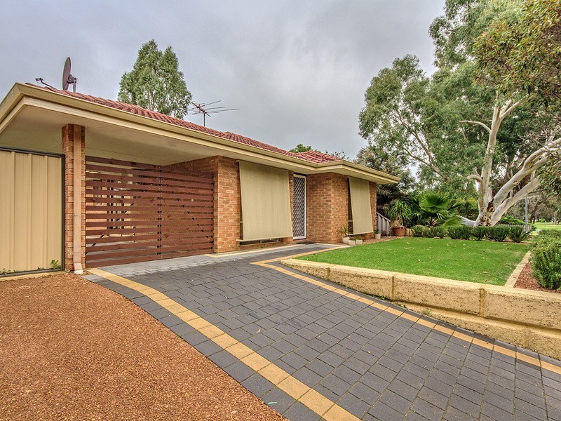 30 Powell Crescent, Brookdale WA 6112