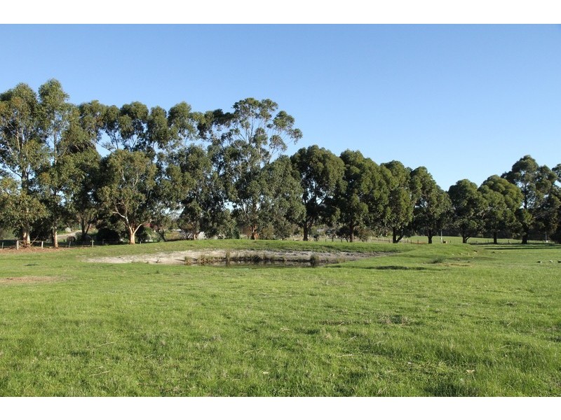 296 Silver Star Court, Millbrook WA 6330