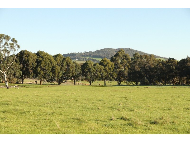 296 Silver Star Court, Millbrook WA 6330