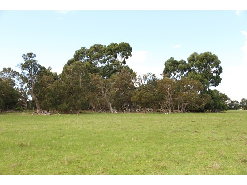 296 Silver Star Court, Millbrook WA 6330