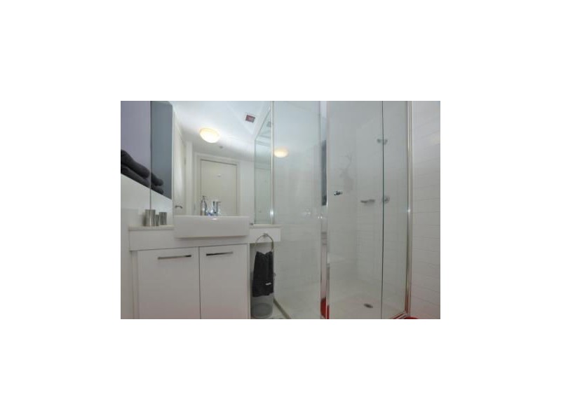 913/100 Harbour Esplanade, Docklands VIC 3008