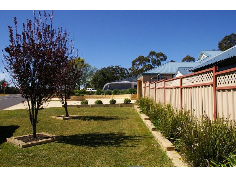 254  Steere St, Collie WA 6225