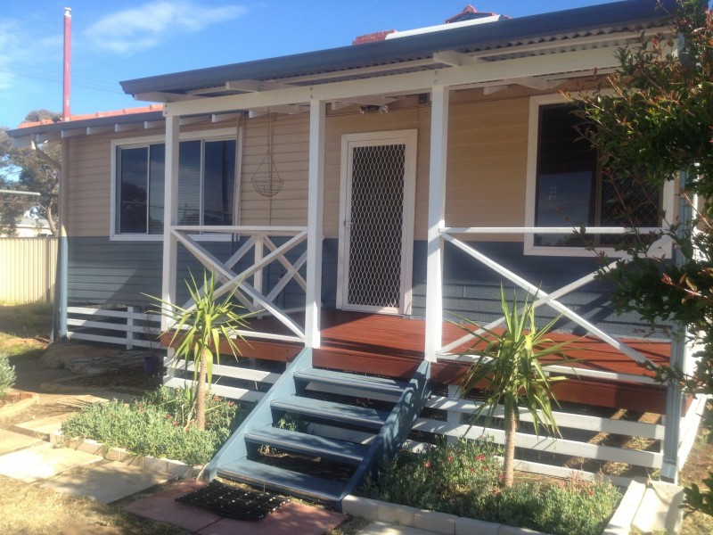 8 Ellis Road, Merredin WA 6415