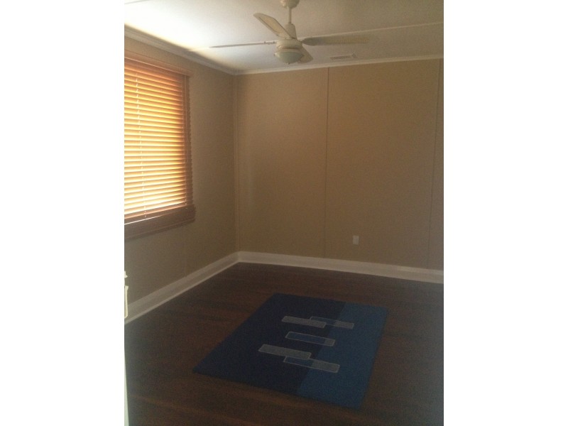 8 Ellis Road, Merredin WA 6415