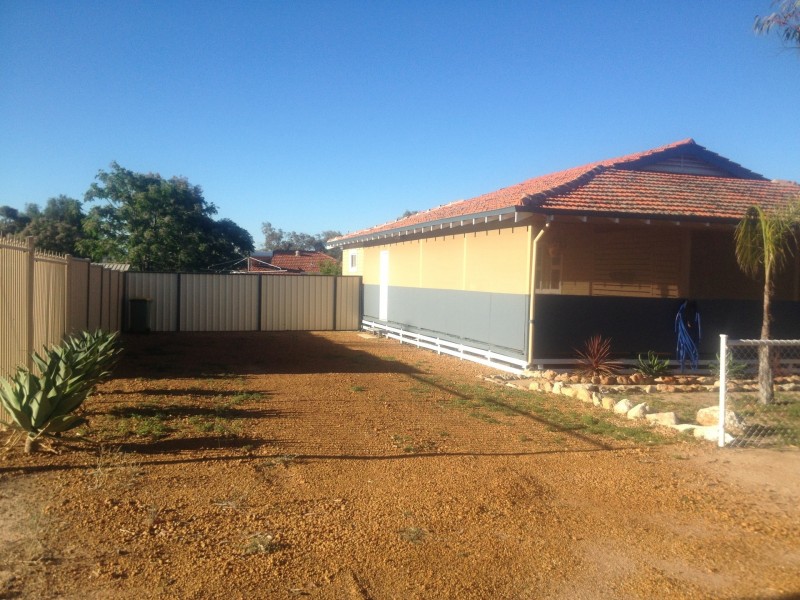 8 Ellis Road, Merredin WA 6415