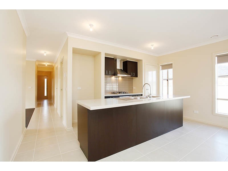 42 Fantail Way, Brookfield VIC 3338